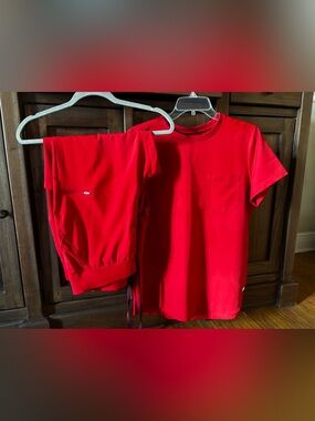 Women’s Red Short-Sleeve Pajama Set with Pocket